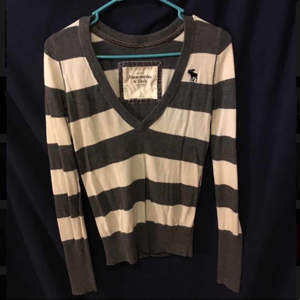 Gray and White Abercrombie & Fitch Sweater